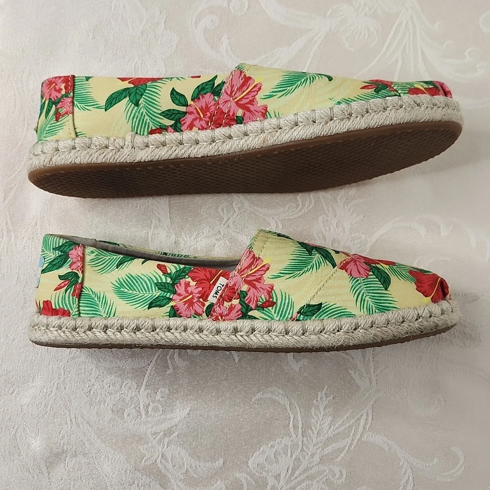 Tom's hawaiian hibiscus pale yellow floral print espadrille alpragata rope 7.5
